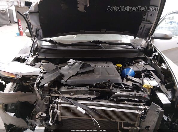 1C4PJMCS5HD220528 2017 JEEP CHEROKEE Silver Widok z tyłu