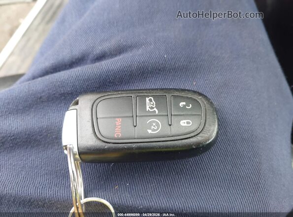 1C4PJMDB3HW524718 2017 JEEP CHEROKEE Белый Вид панели приборов