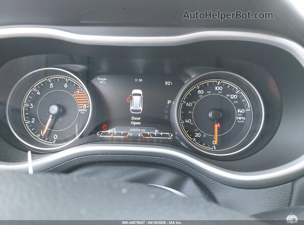 1C4PJMJS2HW503637 2017 JEEP CHEROKEE Silver Widok tylnych siedzeń