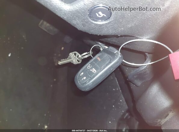 1C4PJMJSXHW590834 2017 JEEP CHEROKEE White Vista del salpicadero