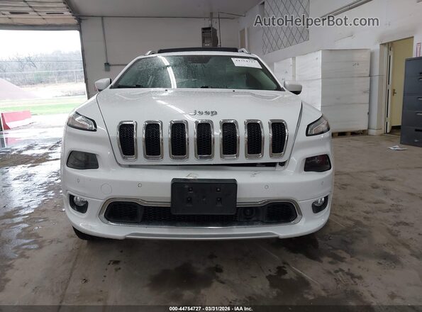 1C4PJMJSXHW590834 2017 JEEP CHEROKEE White Vista interior trasera