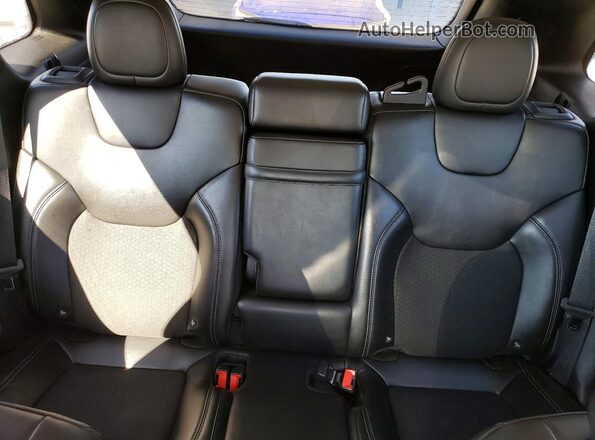 1C4PJMLB0KD181029 2019 JEEP CHEROKEE Gray Widok tylnych siedzeń
