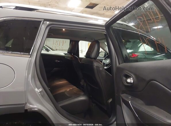 1C4PJMLB0LD617511 2020 JEEP CHEROKEE Gray Widok naklejki z numerem VIN