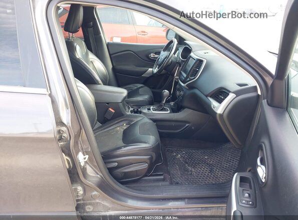 1C4PJMLB3JD578409 2018 JEEP CHEROKEE Gray Front interior view