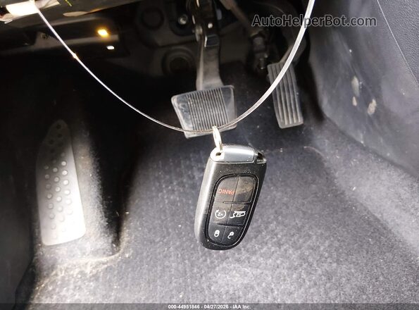 1C4PJMLB5KD287301 2019 JEEP CHEROKEE Silver Vista del salpicadero