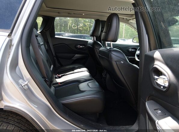 1C4PJMLB5KD287301 2019 JEEP CHEROKEE Silver Vista de la etiqueta del VIN