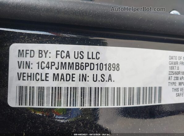 1C4PJMMB6PD101898 2023 JEEP CHEROKEE Black Շարժիչի բաժամունքի տեսք