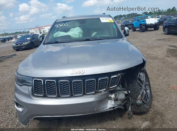 1C4RJEBG1HC779513 2017 JEEP GRAND CHEROKEE Silver Widok wnętrza z tyłu
