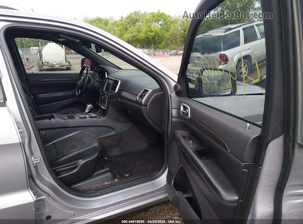 1C4RJFAG7JC503091 2018 JEEP GRAND CHEROKEE Silver Front interior view