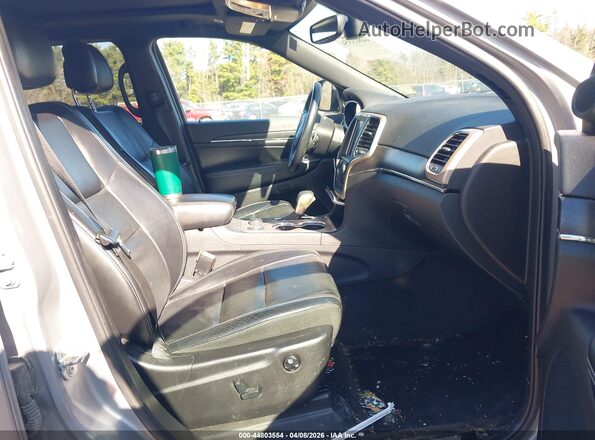 1C4RJFBG2HC863605 2017 JEEP GRAND CHEROKEE Silver Front interior view