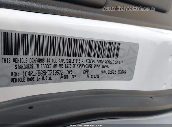 1C4RJFBG9HC710672 2017 JEEP GRAND CHEROKEE White Engine compartment view
