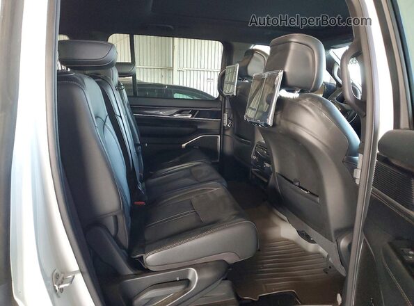 1C4SJVAP9PS561620 2023 JEEP WAGONEER White Vista interior trasera