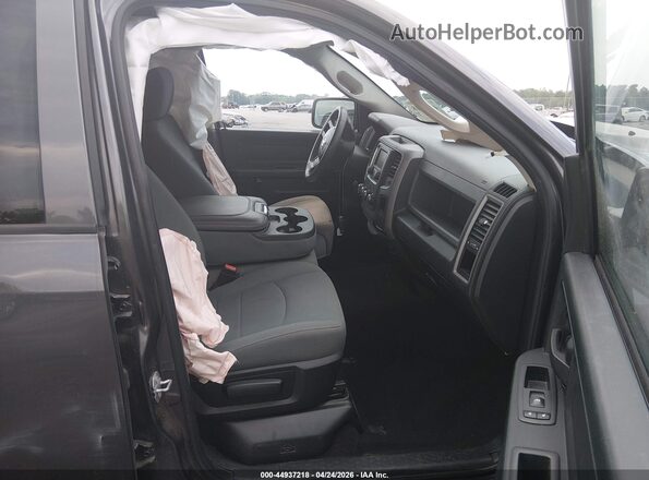 1C6RR6FG8JS325318 2018 RAM 1500 Серый Вид салона спереди