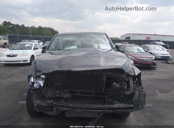 1C6RR6FG8JS325318 2018 RAM 1500 Серый Вид задней части салона