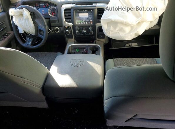 1C6RR6LT4HS776290 2017 RAM 1500 Charcoal Widok deski rozdzielczej