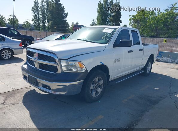 1C6RR7FG7JS159511 2018 RAM 1500 Белый Передняя левая четверть