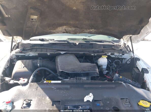 1C6RR7FG7JS159511 2018 RAM 1500 Белый Вид сзади