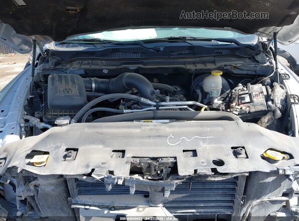 1C6RR7GT8JS104318 2018 RAM 1500 Silver Widok z tyłu