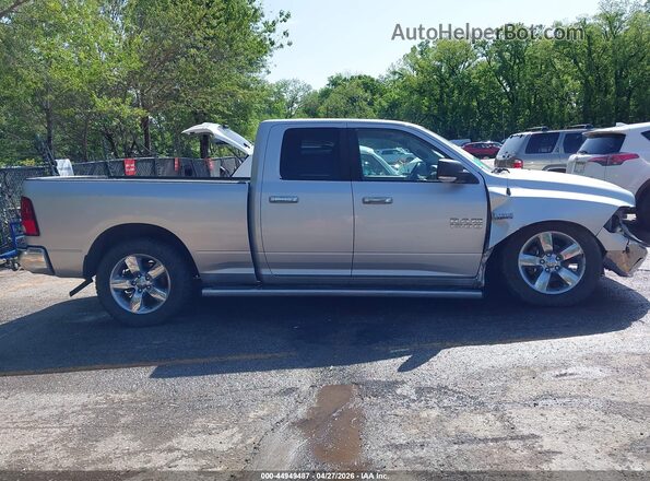 1C6RR7GT8JS104318 2018 RAM 1500 Silver Widok wnętrza 360 stopni