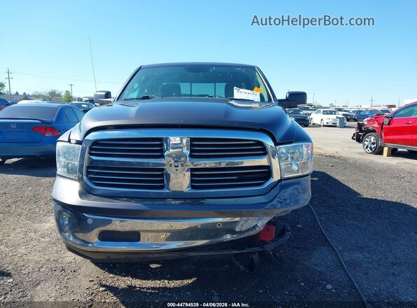 1C6RR7GT8JS312702 2018 RAM 1500 Gray უკანა სალონის ხედი