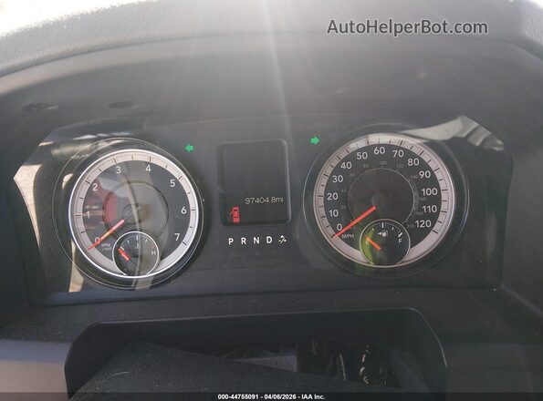 1C6RR7KGXJS348238 2018 RAM 1500 Maroon Հետևի նստատեղերի տեսք