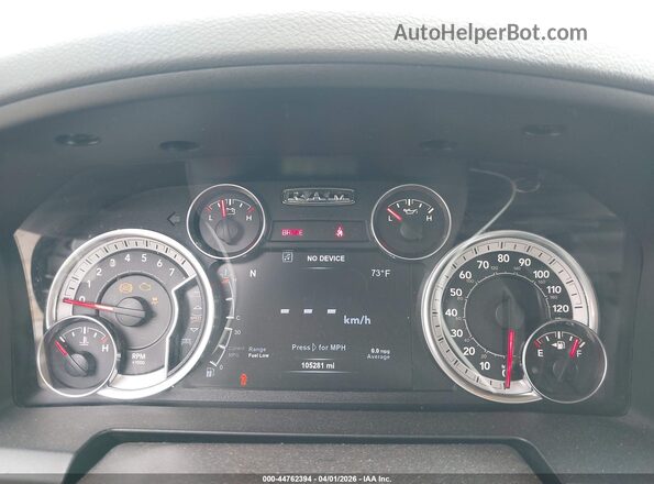 1C6RR7LG8JS264272 2018 RAM 1500 Silver Вид задніх сидінь