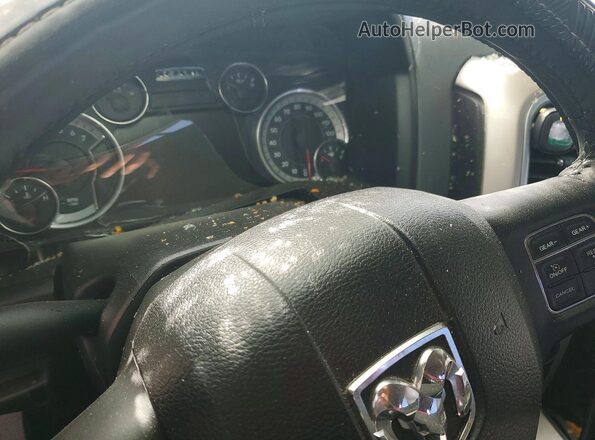 1C6RR7LTXJS156054 2018 RAM 1500 Black Widok zestawu wskaźników