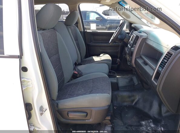 1C6RR7ST3JS348157 2018 RAM 1500 White წინა სალონის ხედი