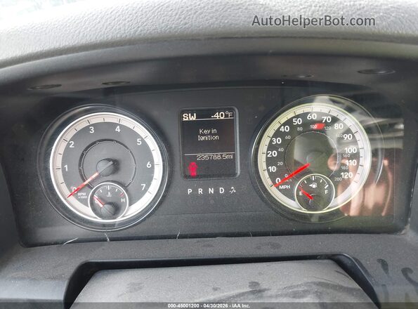 1C6RR7TT6GS370290 2016 RAM 1500 White Widok tylnych siedzeń