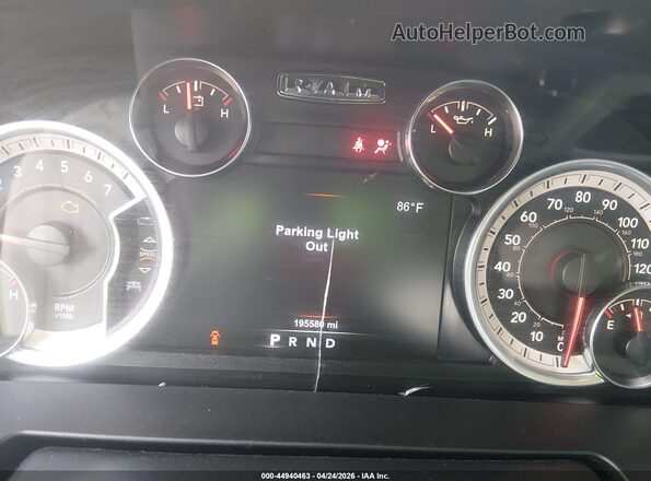 1C6RR7TT7JS271842 2018 RAM 1500 Silver Հետևի նստատեղերի տեսք