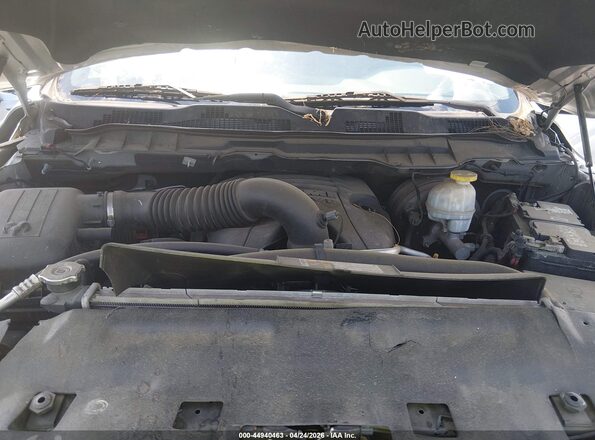 1C6RR7TT7JS271842 2018 RAM 1500 Silver Հետևի տեսք