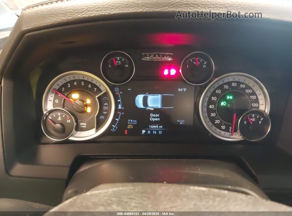 1C6RR7VT3JS150416 2018 RAM 1500 Gray Հետևի նստատեղերի տեսք