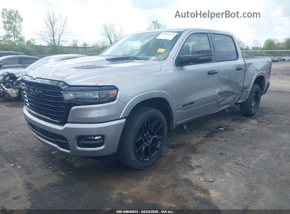 1C6SRFJP4SN613331 2025 RAM 1500 Silver წინა მარცხენა ხედი სამი მეოთხედიდან