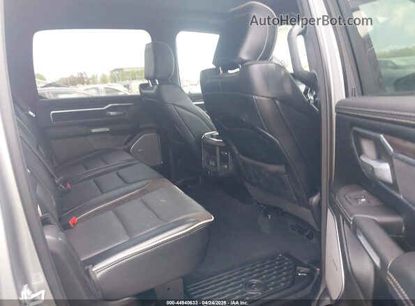 1C6SRFJP4SN613331 2025 RAM 1500 Silver VIN კოდის სტიკერის ხედი