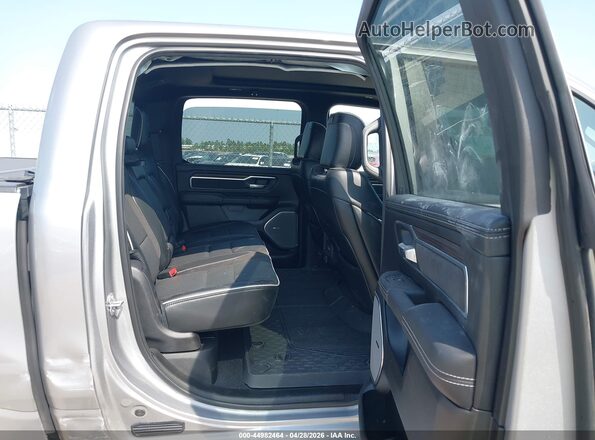 1C6SRFJPXSN710033 2025 RAM 1500 Gray VIN կոդի պիտակի տեսք