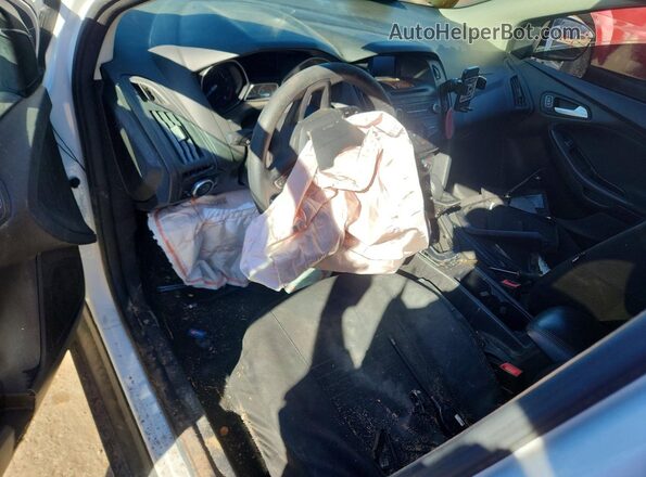 1FADP3F20HL320152 2017 FORD FOCUS White Widok deski rozdzielczej