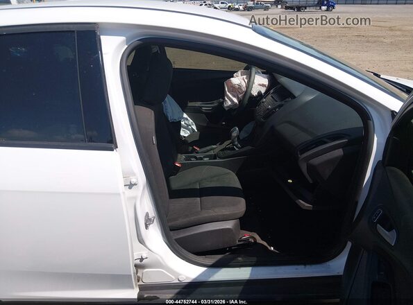 1FADP3F22GL241757 2016 FORD FOCUS White წინა სალონის ხედი
