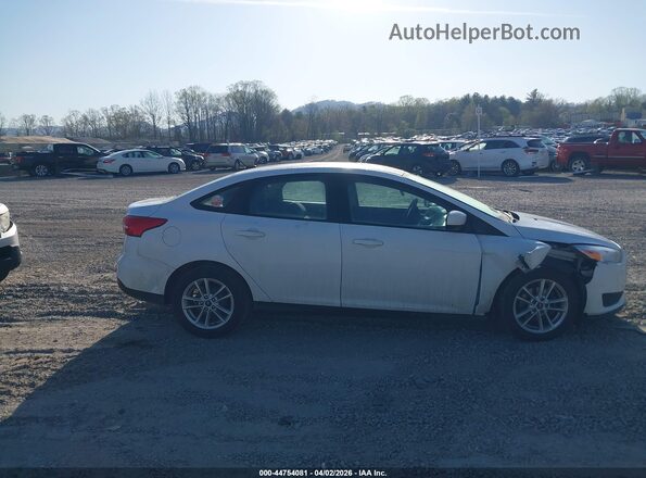 1FADP3F23JL327246 2018 FORD FOCUS Белый Вид задней части салона