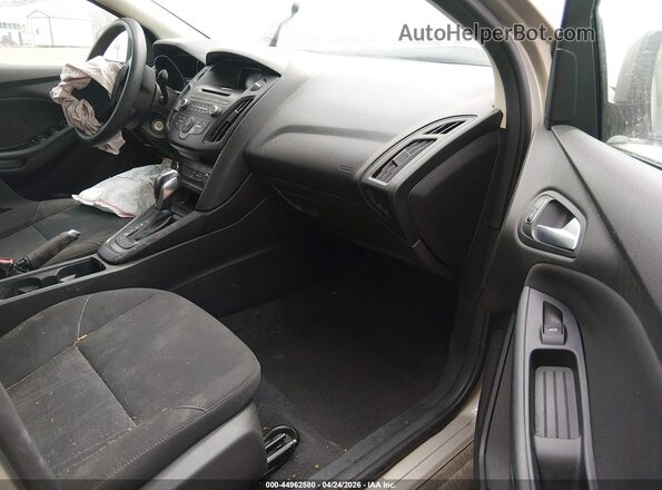 1FADP3F28GL203742 2016 FORD FOCUS Золотой Вид салона спереди