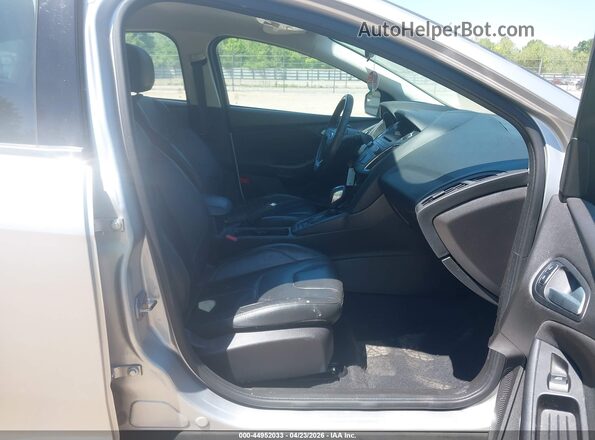 1FADP3K25GL321687 2016 FORD FOCUS Silver Vista interior delantera