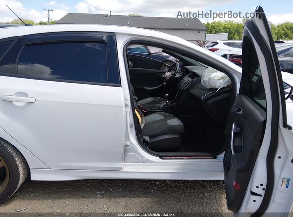 1FADP3L90JL289914 2018 FORD FOCUS ST White Вид салону спереду