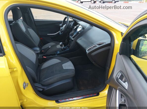 1FADP3L92JL330737 2018 FORD FOCUS ST Желтый Вид салона спереди
