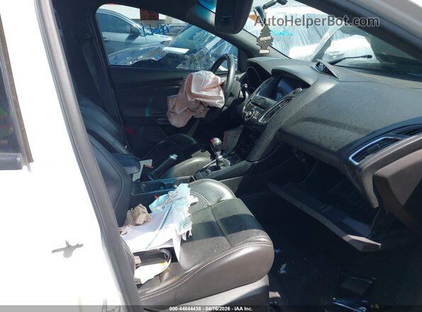 1FADP3L98HL318599 2017 FORD FOCUS ST Белый Вид салона спереди