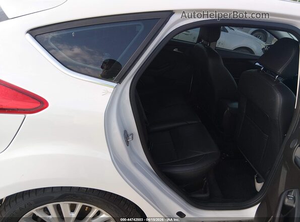 1FADP3N24GL355356 2016 FORD FOCUS White VIN կոդի պիտակի տեսք