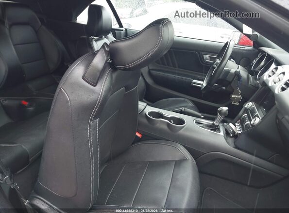 1FATP8UH7P5110523 2023 FORD MUSTANG Красный Вид салона спереди