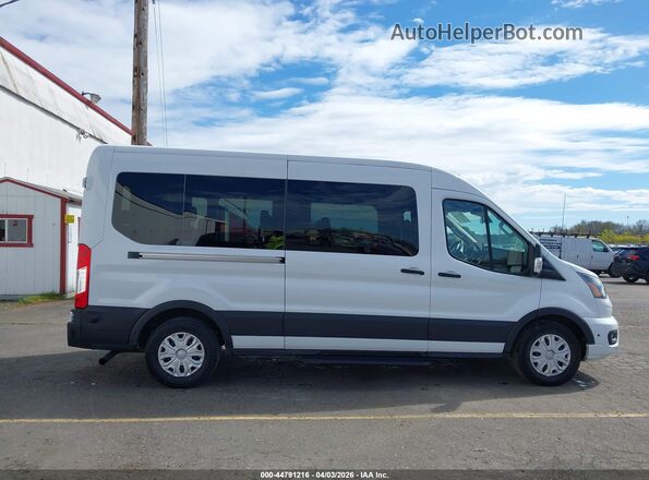 1FBAX2C87RKA46637 2024 FORD PASSENGER White Widok wnętrza z tyłu