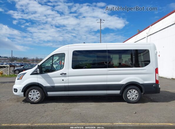1FBAX2C87RKA46637 2024 FORD PASSENGER White Widok wnętrza 360 stopni