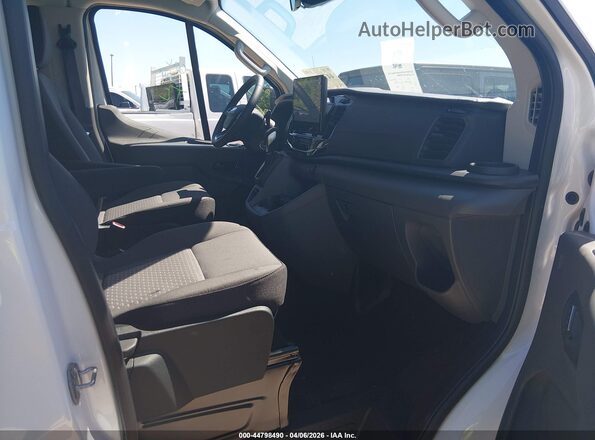 1FBAX2Y82TKA51941 2026 FORD PASSENGER White Սալոնի դիմացի տեսք