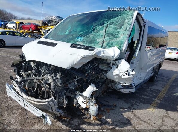 1FBAX2Y85MKA90461 2021 FORD PASSENGER White Widok z przodu