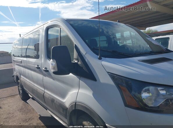 1FDAX2Y87RKA12634 2024 FORD PASSENGER White Սալոնի հետևի տեսք